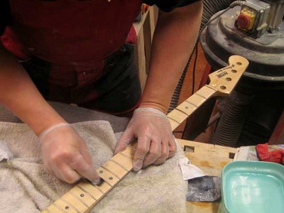 39--Intermediate-sanding-of-fretboard.jpg