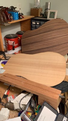 Spruce top, EIR back, mahogany neck.